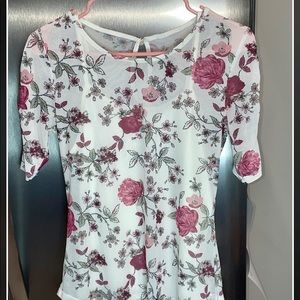 Sheer blouse with tank in cream colored floral print, size S but missing tag